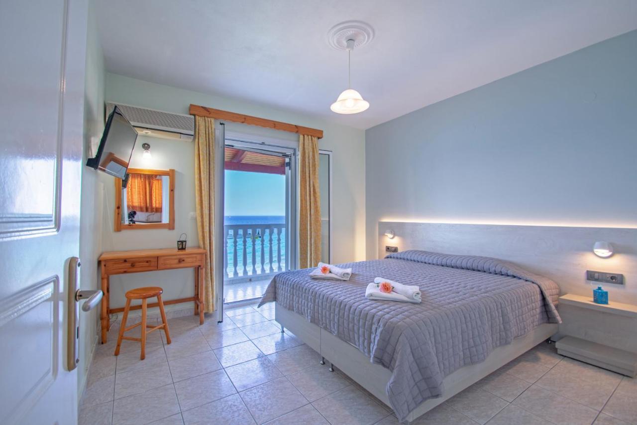 Baywatch Apartments On The Beach By "Elite" Ammoudi Dış mekan fotoğraf