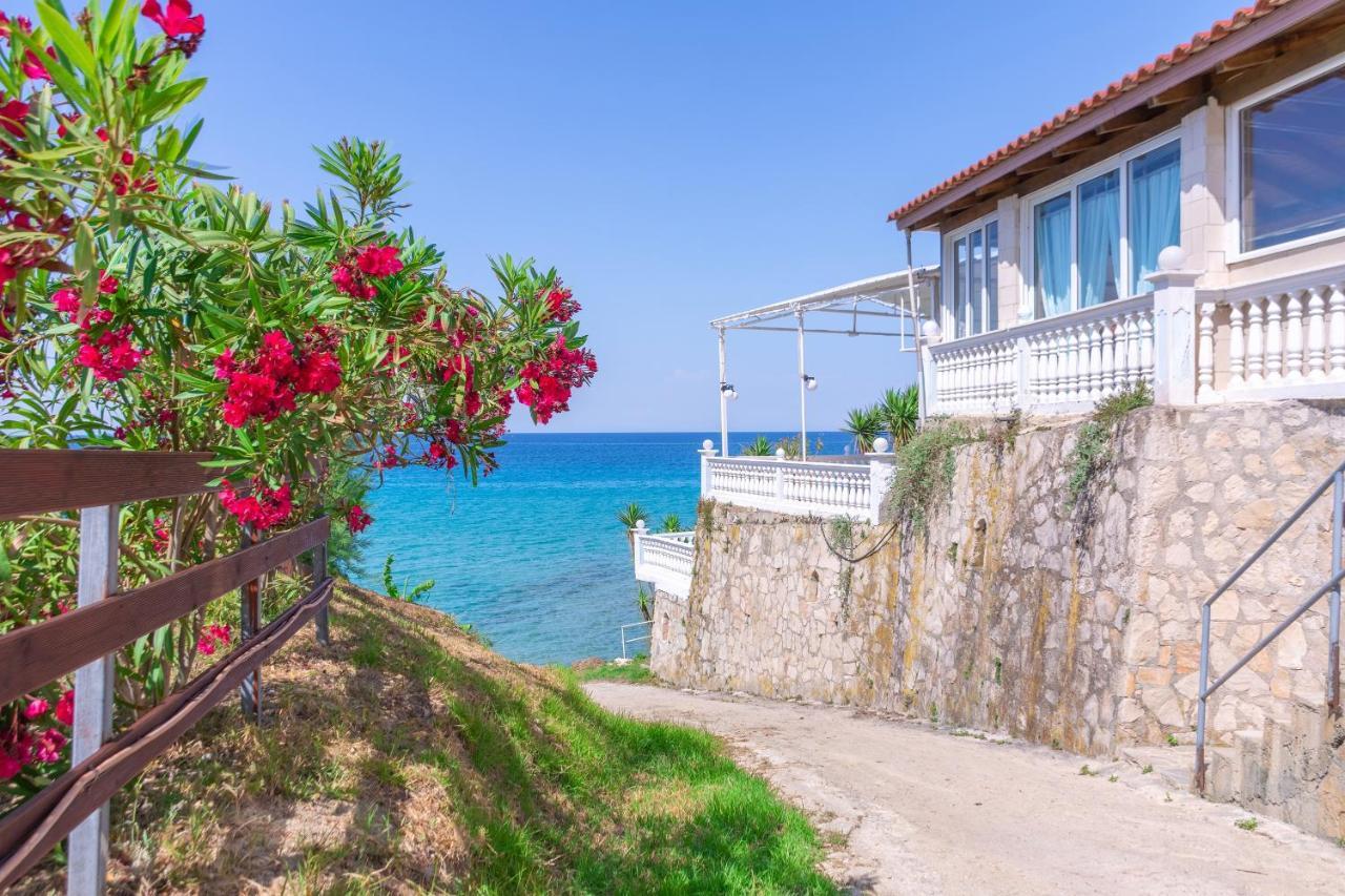 Baywatch Apartments On The Beach By "Elite" Ammoudi Dış mekan fotoğraf