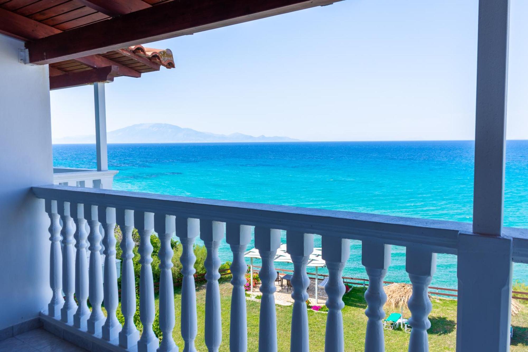 Baywatch Apartments On The Beach By "Elite" Ammoudi Dış mekan fotoğraf